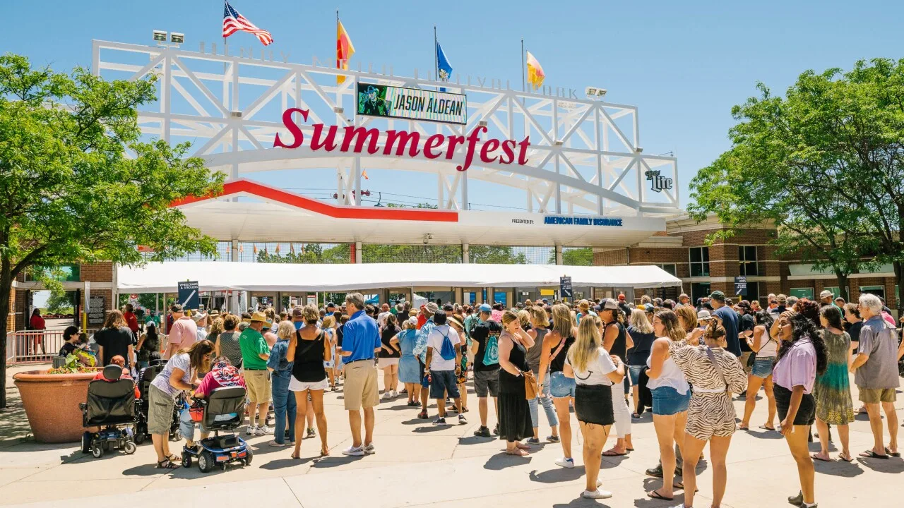 limo and car service to summerfest milwaukee