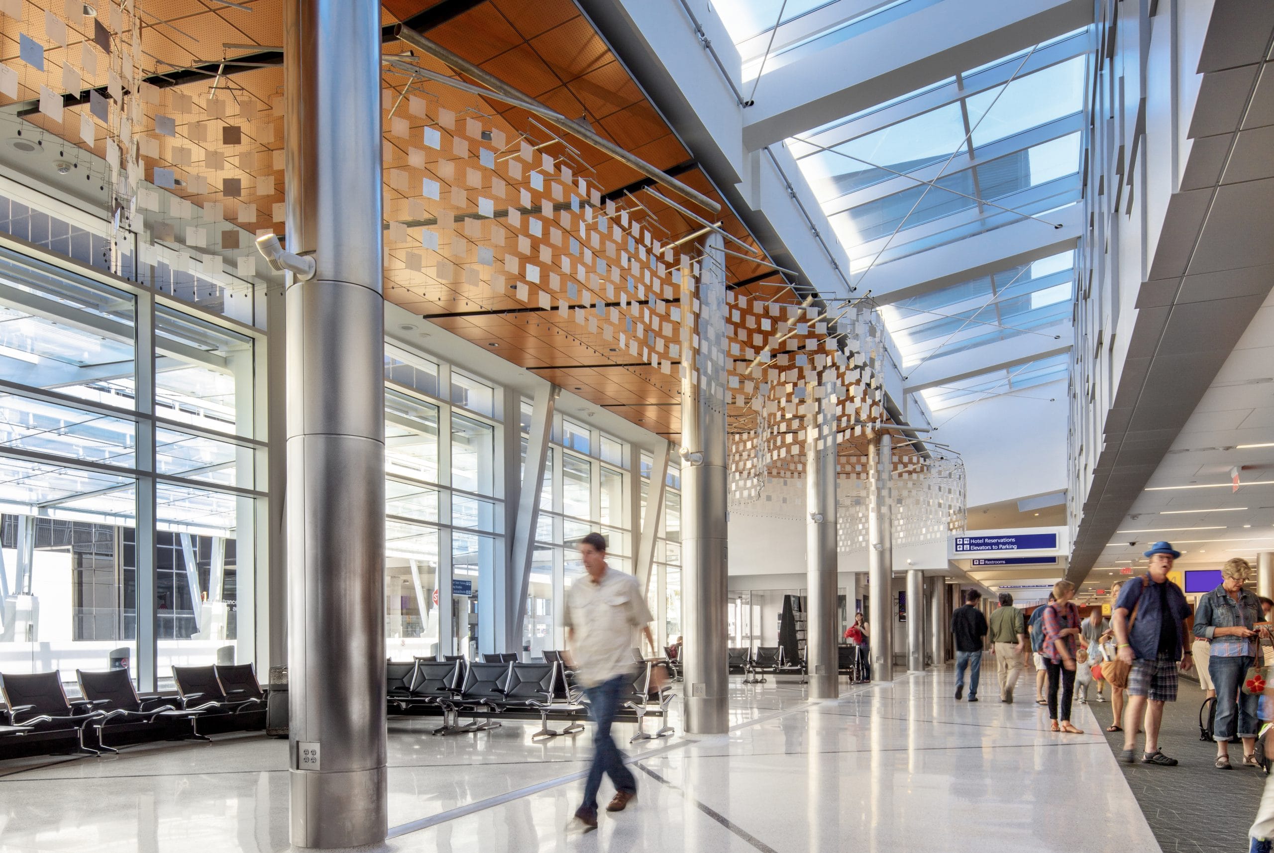 milwaukee airport limo service for travelers flying from la guardia (LGA)
